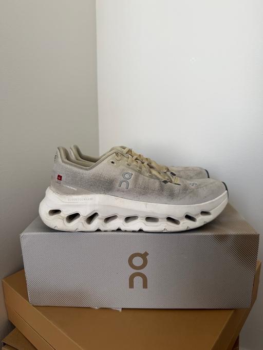 Buy & Sell - Photos for ON RUN trainers