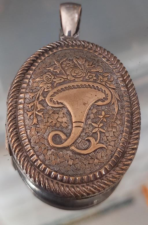 Buy & Sell Thatto Heath Saint Helens - Photos for Vintage large horn of plenty locket