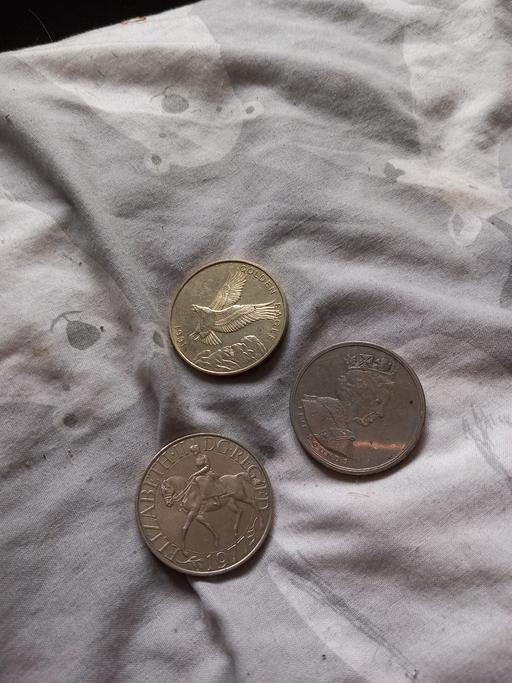Buy & Sell Merry Hill Wolverhampton - Photos for old £5 coins