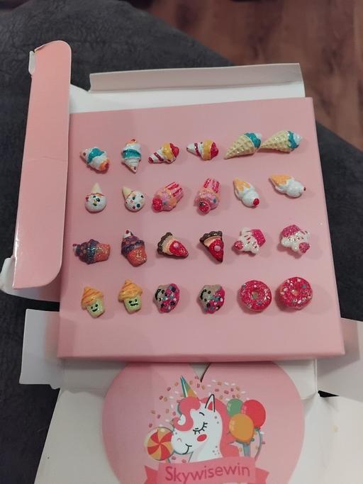 Buy & Sell Bushbury Wolverhampton - Photos for 12 pairs of earrings