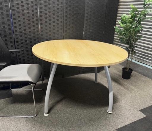 Buy & Sell Waddon South East London - Photos for Beige Office Circle Table for Office