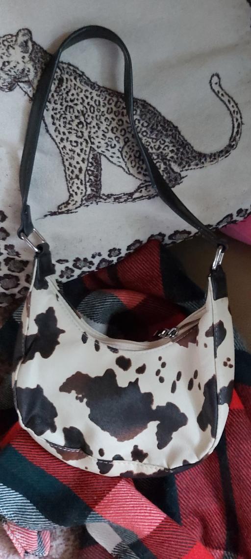 Buy & Sell Asfordby Hill Melton - Photos for small cow 🐄 print shoulder bag