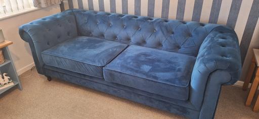 Buy & Sell Old Fletton Peterborough - Photos for Beautiful navy blue velvet chesterfield sofa