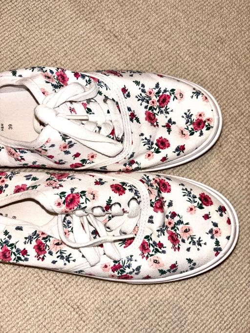 Buy & Sell Northampton West Northamptonshire - Photos for Floral Pumps
