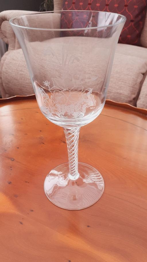 Buy & Sell Leagrave Luton - Photos for Wine Glass(LU33BY)