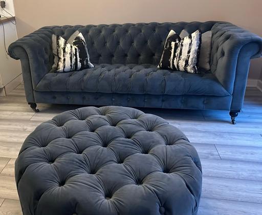 Buy & Sell Bow East London - Photos for Chesterfield velvet sofa & footstall