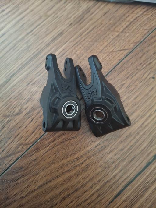 Buy & Sell Bradley Wolverhampton - Photos for Arrma Rear Hub Carriers (2) 4x4