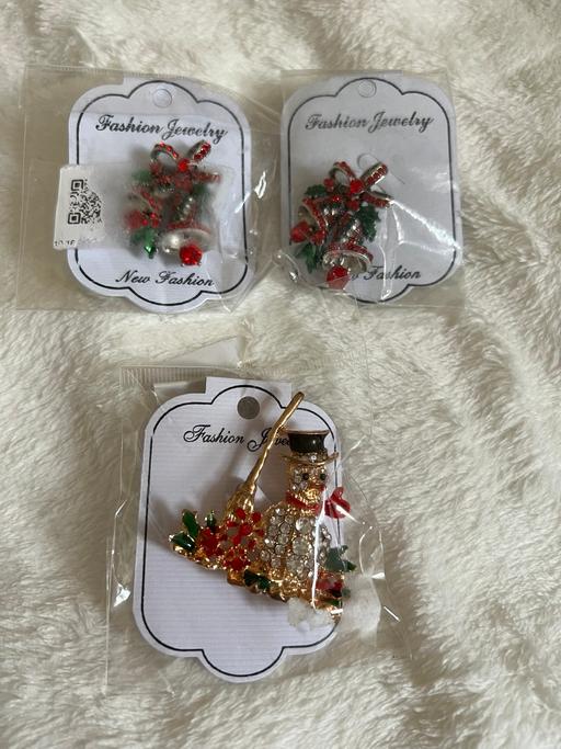 Buy & Sell Easington Lane Sunderland - Photos for 3 Christmas Brooches ( New )