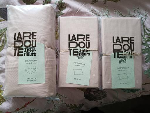 Buy & Sell Standish Wigan - Photos for super king fitted sheet with pillow cases
