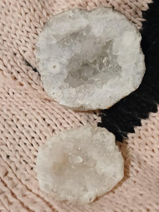 Buy & Sell Keighley Bradford - Photos for 2x cystal- stones