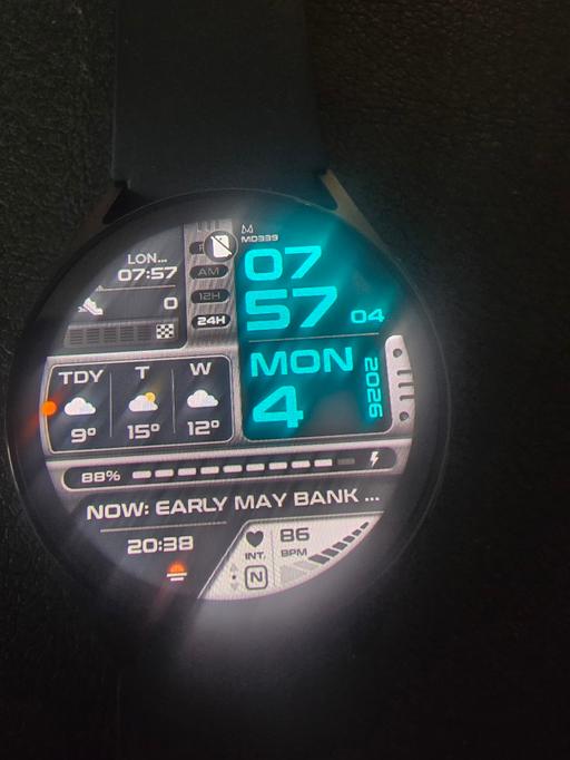 Buy & Sell Holly Hall Dudley - Photos for galaxy watch 7