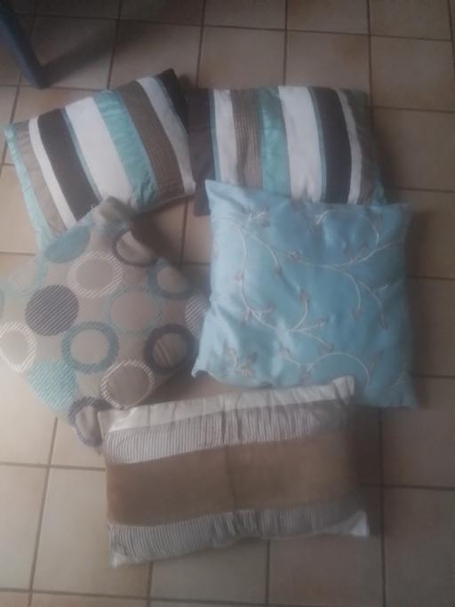 Buy & Sell Streetly Walsall - Photos for FIVE PERFECT CUSHIONS