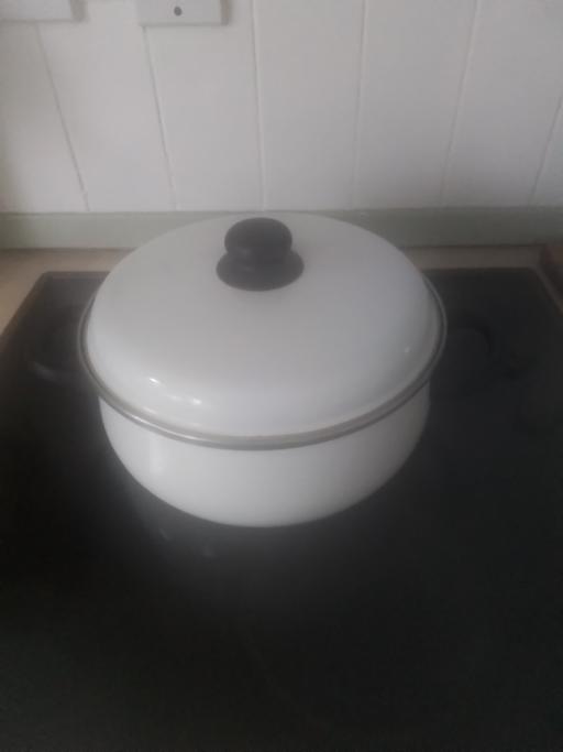 Buy & Sell Streetly Walsall - Photos for WHITE CASSEROLE DISH