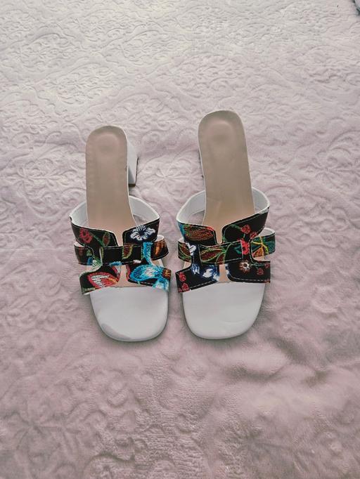 Buy & Sell Newton Doncaster - Photos for Sandals, size 6..NEW..pls read description
