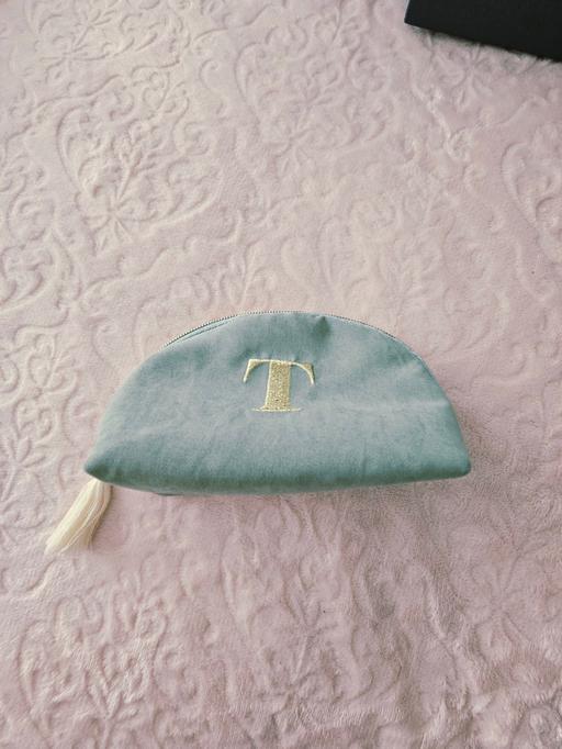 Buy & Sell Newton Doncaster - Photos for Letter T makeup bag..NEW