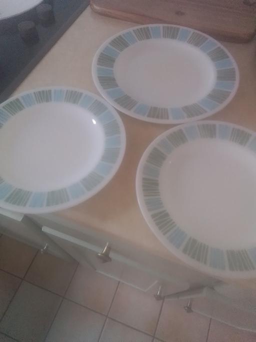 Buy & Sell Streetly Walsall - Photos for THREE PYREX PLATES