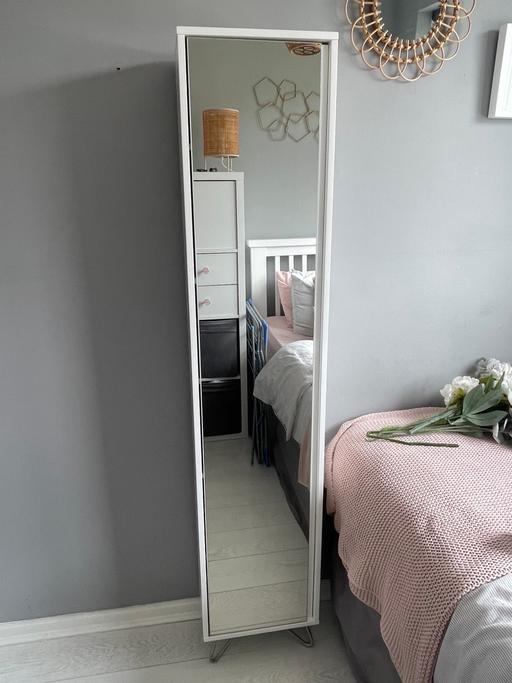 Buy & Sell Outwood Wakefield - Photos for White mirrored cabinet with shelving