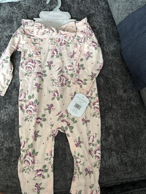 Buy & Sell Balham South West London - Photos for Baby grow bundle