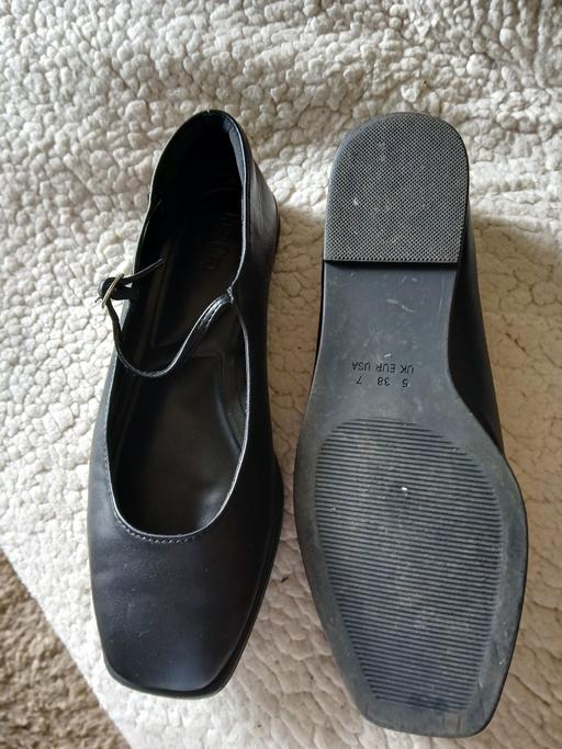 Buy & Sell Oxley Wolverhampton - Photos for lady's flat shoes 5 like new