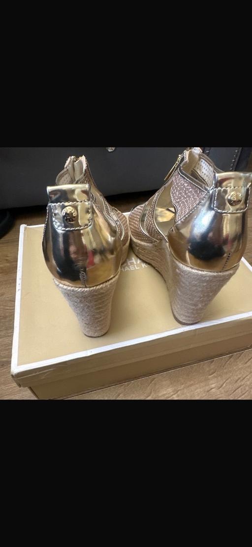 Buy & Sell Enfield Highway Enfield - Photos for Michael Kors Gold Wedge Sandals – Zip Front