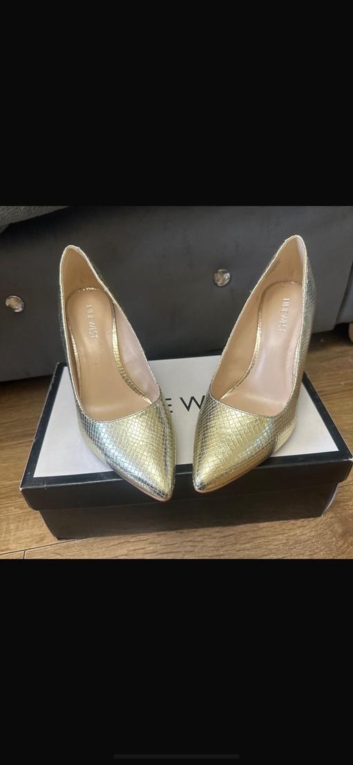 Buy & Sell Enfield Lock Enfield - Photos for Nine West Gold Pointed Heels