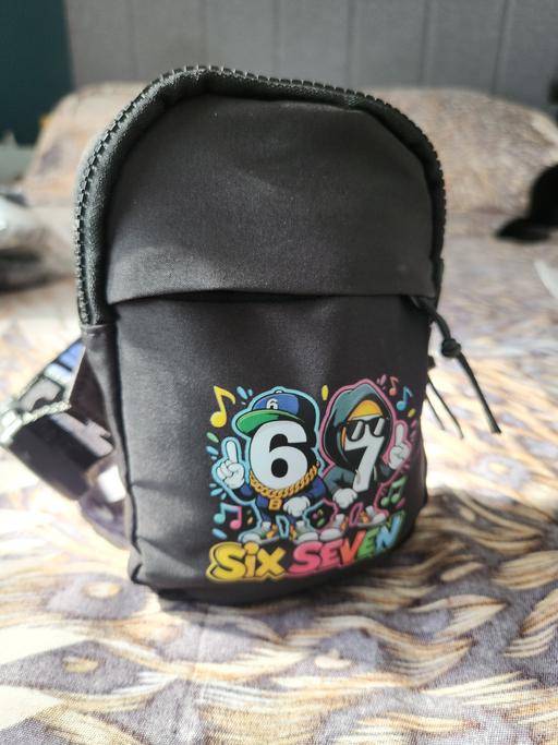 Buy & Sell Luton Bedfordshire - Photos for mini unisex 6 7 crossbody messenger bag