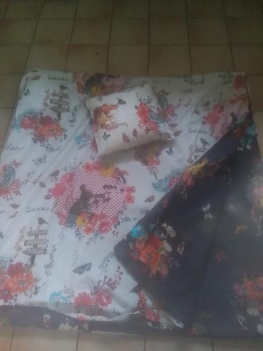 Buy & Sell Streetly Walsall - Photos for KINGSIZE REVERSIBLE DUVET COVER WITH CUSHION
