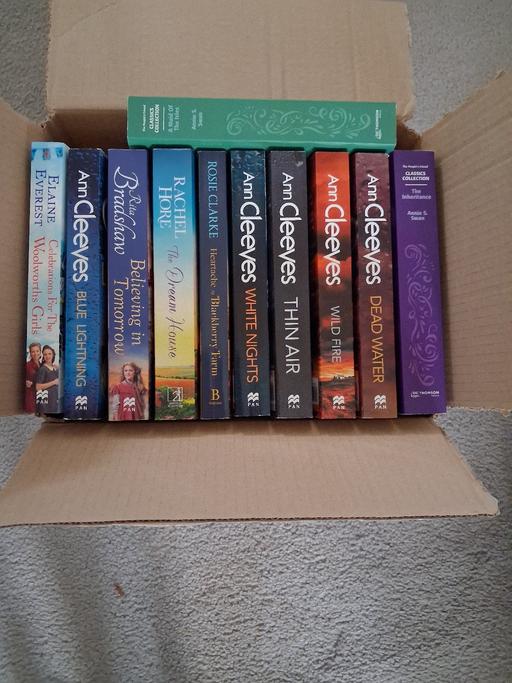 Buy & Sell Wolverhampton West Midlands - Photos for 11 paperback books in great condition