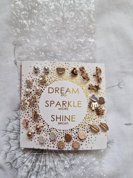 Buy & Sell Ramsgate Thanet - Photos for bn Avon earrings giftset