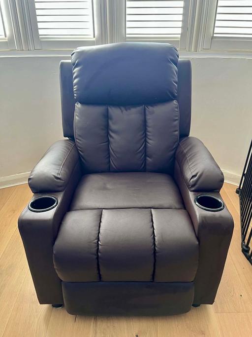 Buy & Sell Isleworth Hounslow - Photos for Brown recliner with cup holders