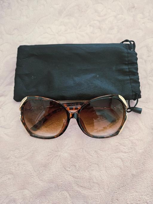 Buy & Sell Newton Doncaster - Photos for Sunglasses and pouch..like new
