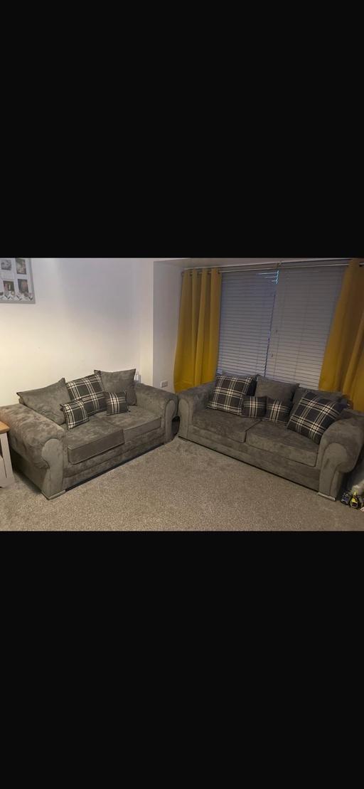 Buy & Sell Stepney East London - Photos for Grey 2pc sofa