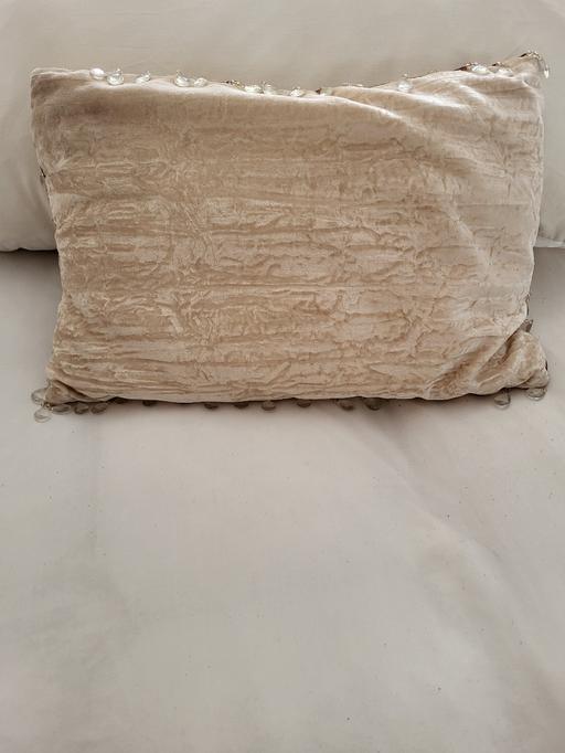 Buy & Sell Freezywater North London - Photos for beaded cushion
