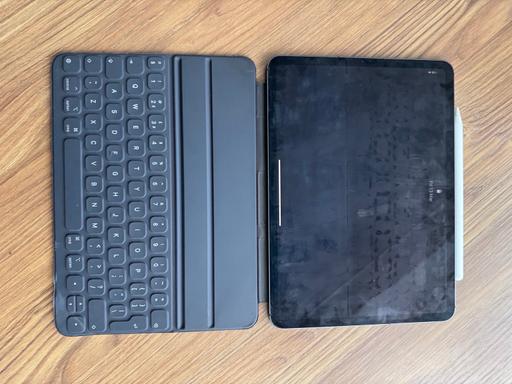 Buy & Sell Broadfield Crawley - Photos for iPad Pro 11 inch 64gb A1934 + Keyboard/Pencil
