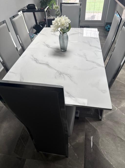 Buy & Sell Sheldon Birmingham - Photos for Extending 8 seater dining table