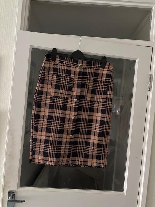 Buy & Sell Broadfield Crawley - Photos for Ladies knee length stretchy pull on skirt