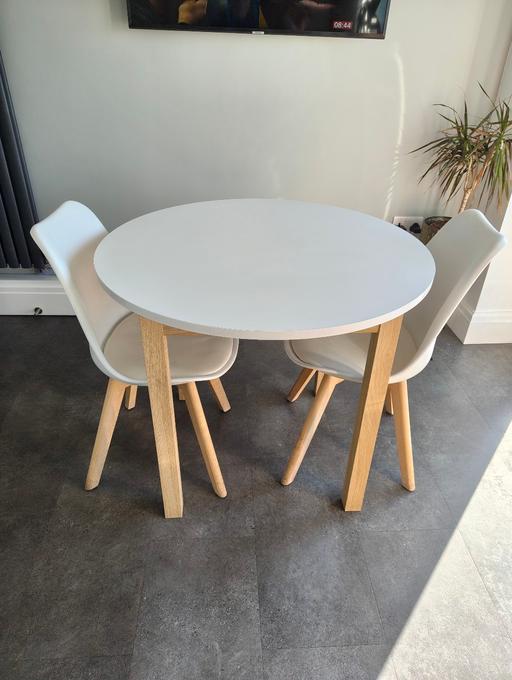 Buy & Sell Leyland South Ribble - Photos for Dining table & two chairs