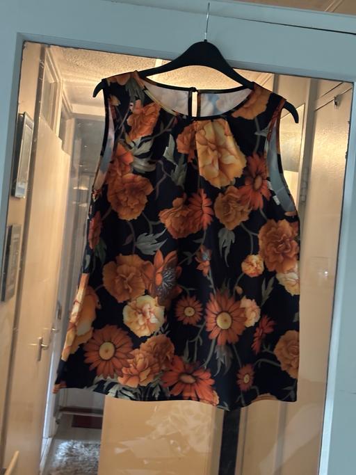 Buy & Sell Broadfield Crawley - Photos for Brand new ladies floral top