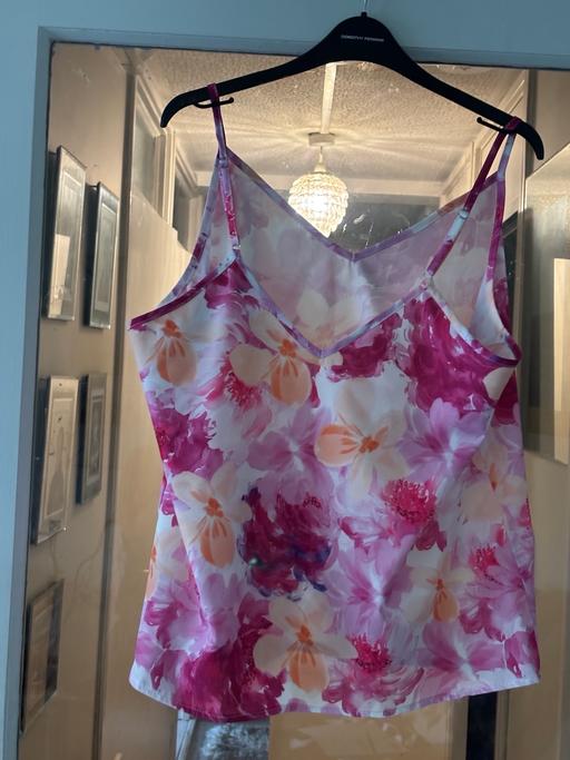 Buy & Sell Broadfield Crawley - Photos for Brand new ladies floral cami top