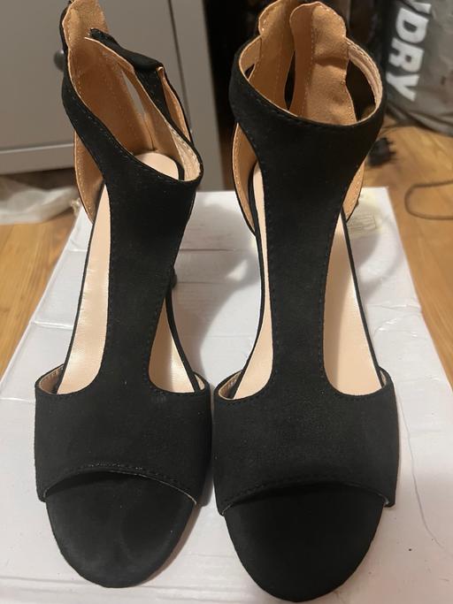 Buy & Sell Southall Ealing - Photos for Black Strappy heels