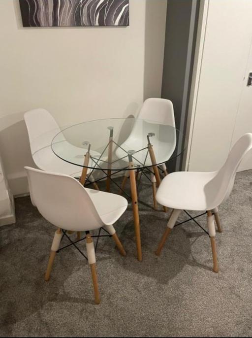 Buy & Sell Stepney East London - Photos for Round Glass Dining Table with 4 chairs