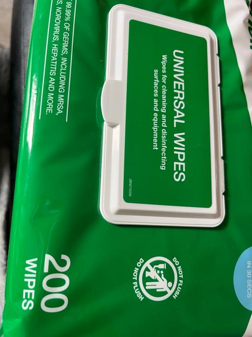 Buy & Sell Wednesfield Wolverhampton - Photos for Huge pack of 200 wipes 2£ a pack lots
