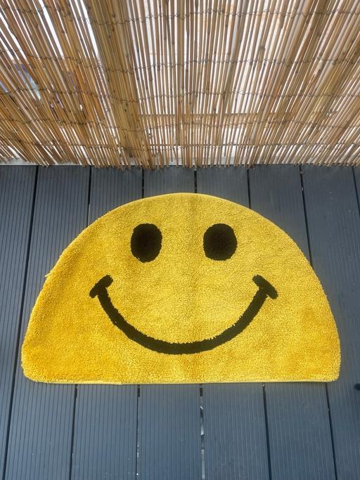 Buy & Sell Hoxton North London - Photos for Small smiley rug