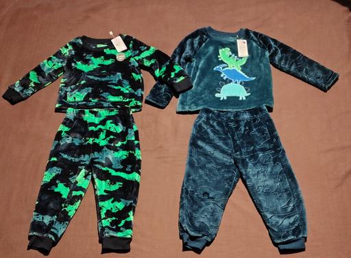  — 2-3 year old fleece pyjamas X2 pairs