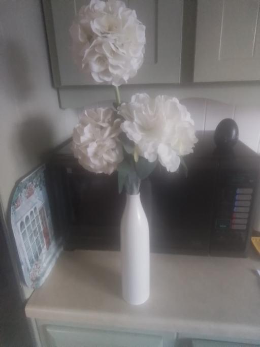 Buy & Sell Aldridge Walsall - Photos for SILK FLOWERS IN VASE