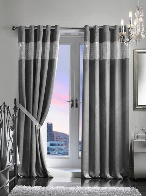Buy & Sell Tower Hamlets East London - Photos for Velvet Diamante Thermal Blackout Curtains