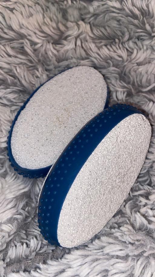  — Pumice exfoliating stones