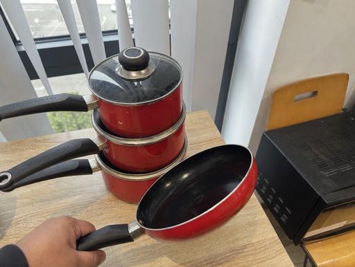 Buy & Sell Ilford Redbridge - Photos for Morphy Richards Red Non-Stick Saucepan