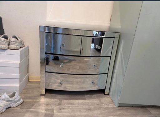 Buy & Sell Clifton Central Bedfordshire - Photos for Mirror chest of drawers