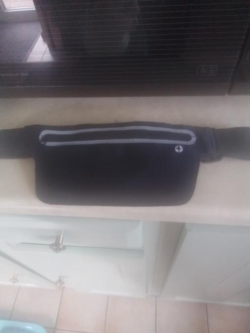 Buy & Sell Streetly Walsall - Photos for BLACK STRAP MONEY BAG